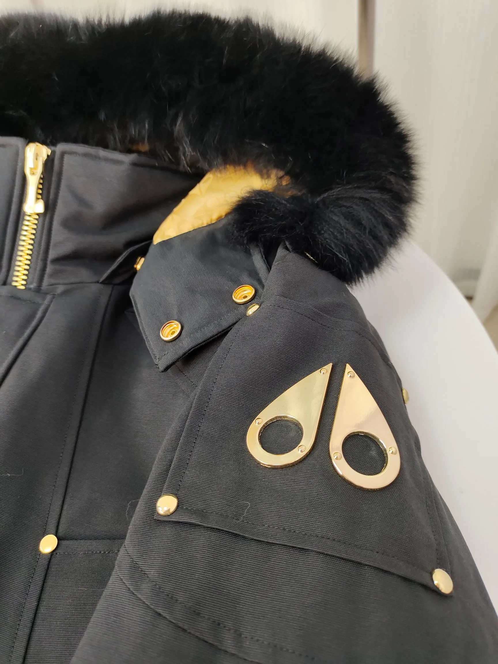 ：Y 115 01 Moose Knuckles ， ins 、 、 。 ， ， ！ ， ， ， ！ ：Black Black Sizes: S XXL